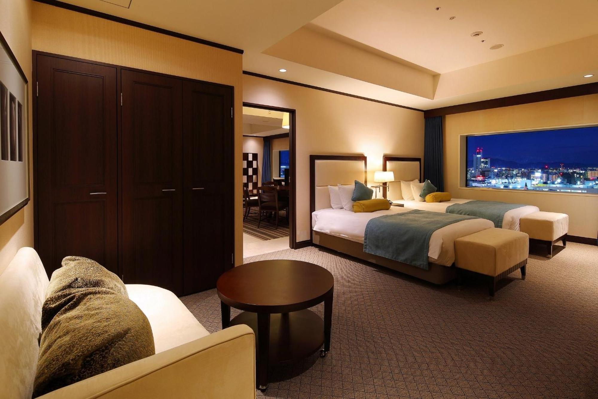 Отель Ana Crowne Plaza Okayama By Ihg Экстерьер фото